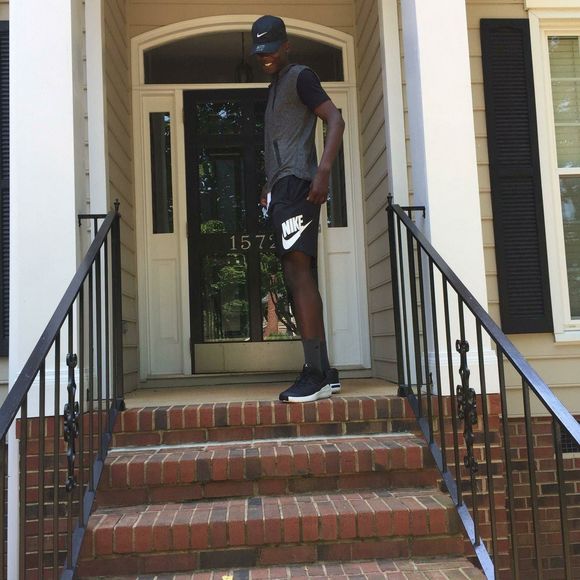 Meet your Posher, Demitrius - Picture 1 of 1